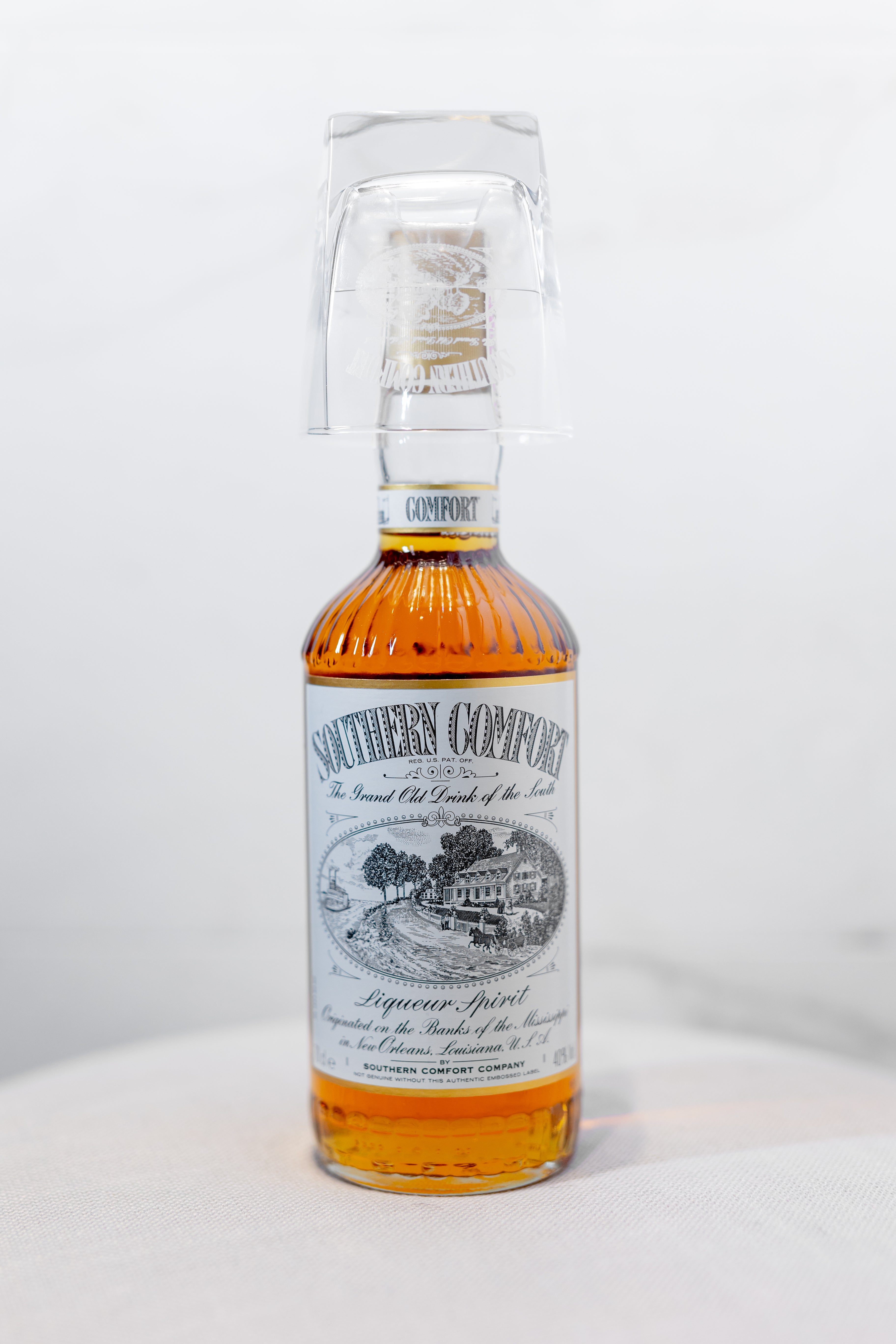 Southern Comfort - 1990s (43%, 70cl) With round bottom glass