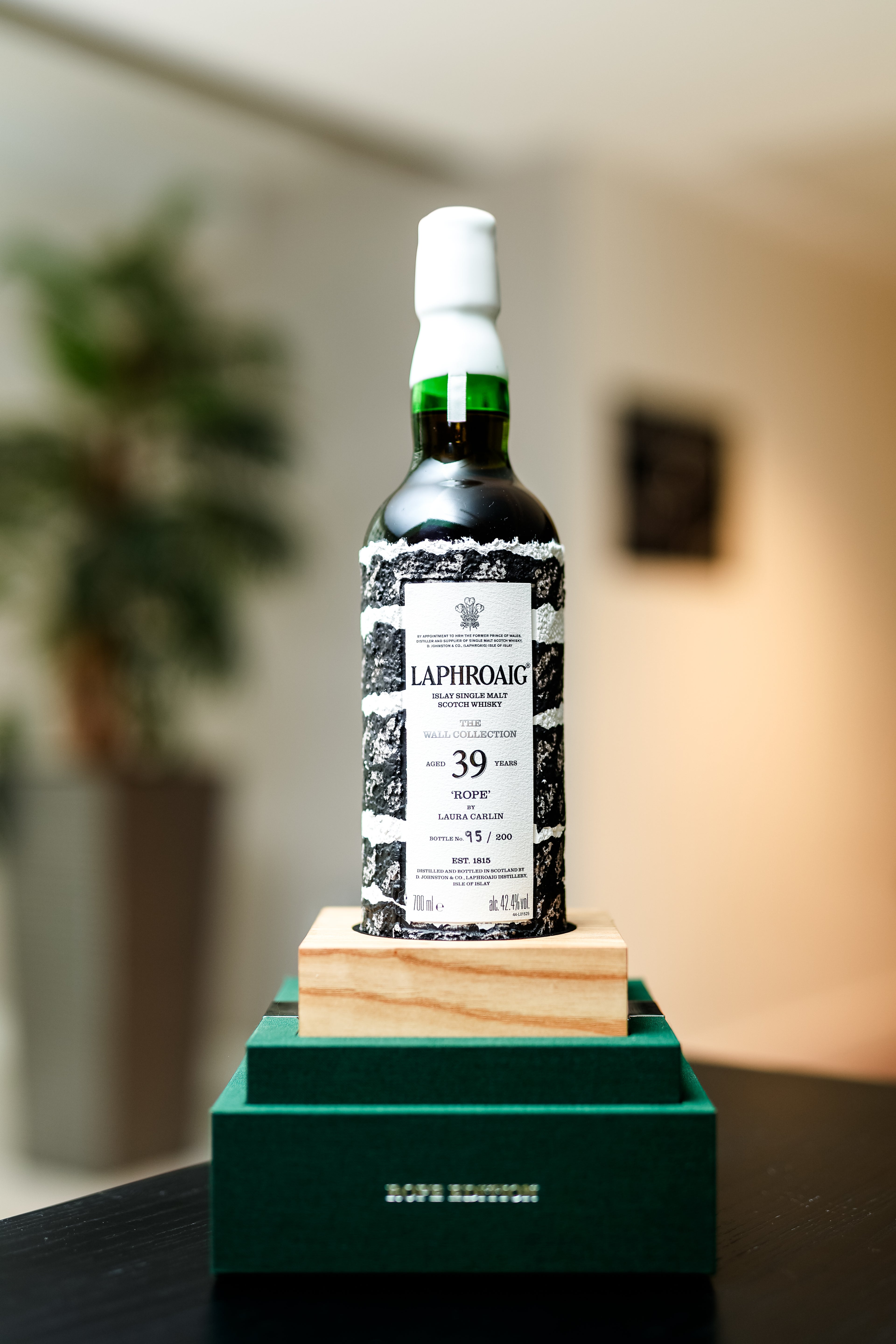 Laphroaig 39 Year Old - The Wall Collection (Rope Edition)