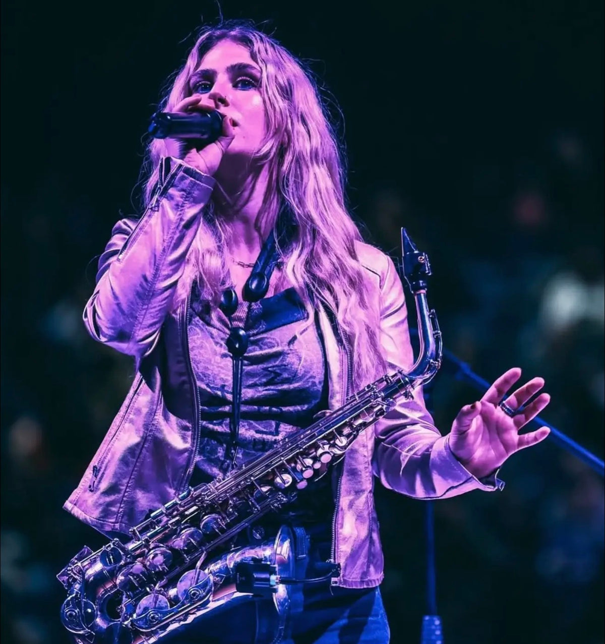 Em Louise Live — Sax & Singing | Friday 18th December | 7pm–9pm | Ticket Includes Prosecco